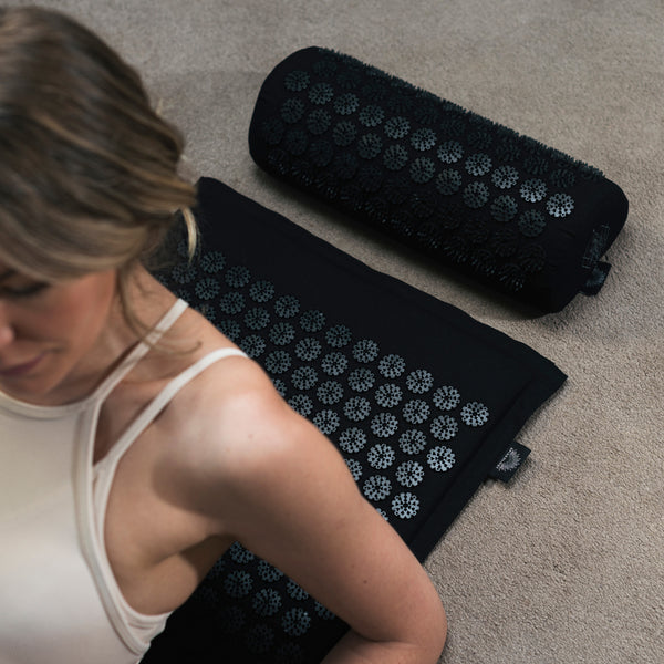 Acupressure mat, pillow and bag set, black