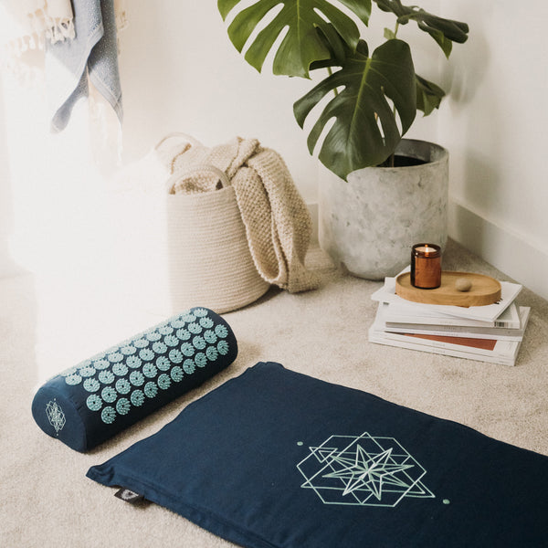 Spike Mat 7 Chakra Print (68 x 42 cm) In Navy Blue